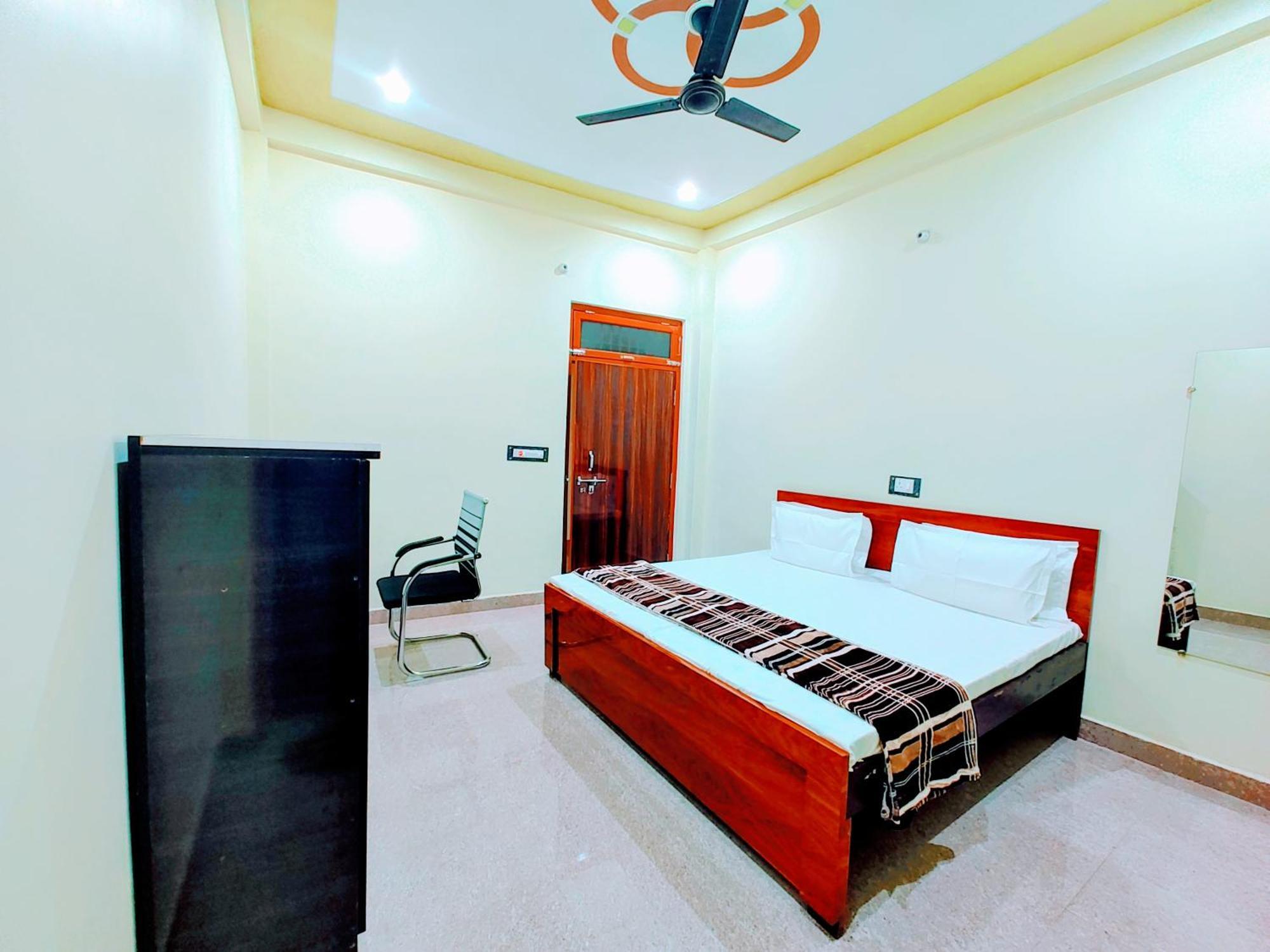 Hotel Raghukul Ayodhya Exterior photo