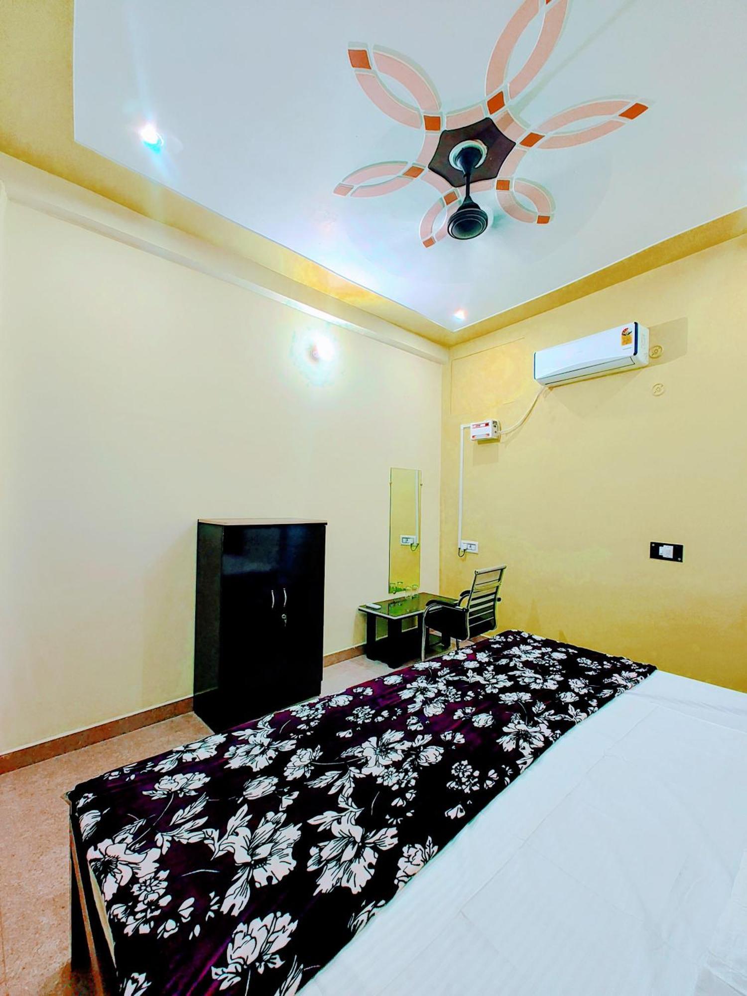Hotel Raghukul Ayodhya Exterior photo